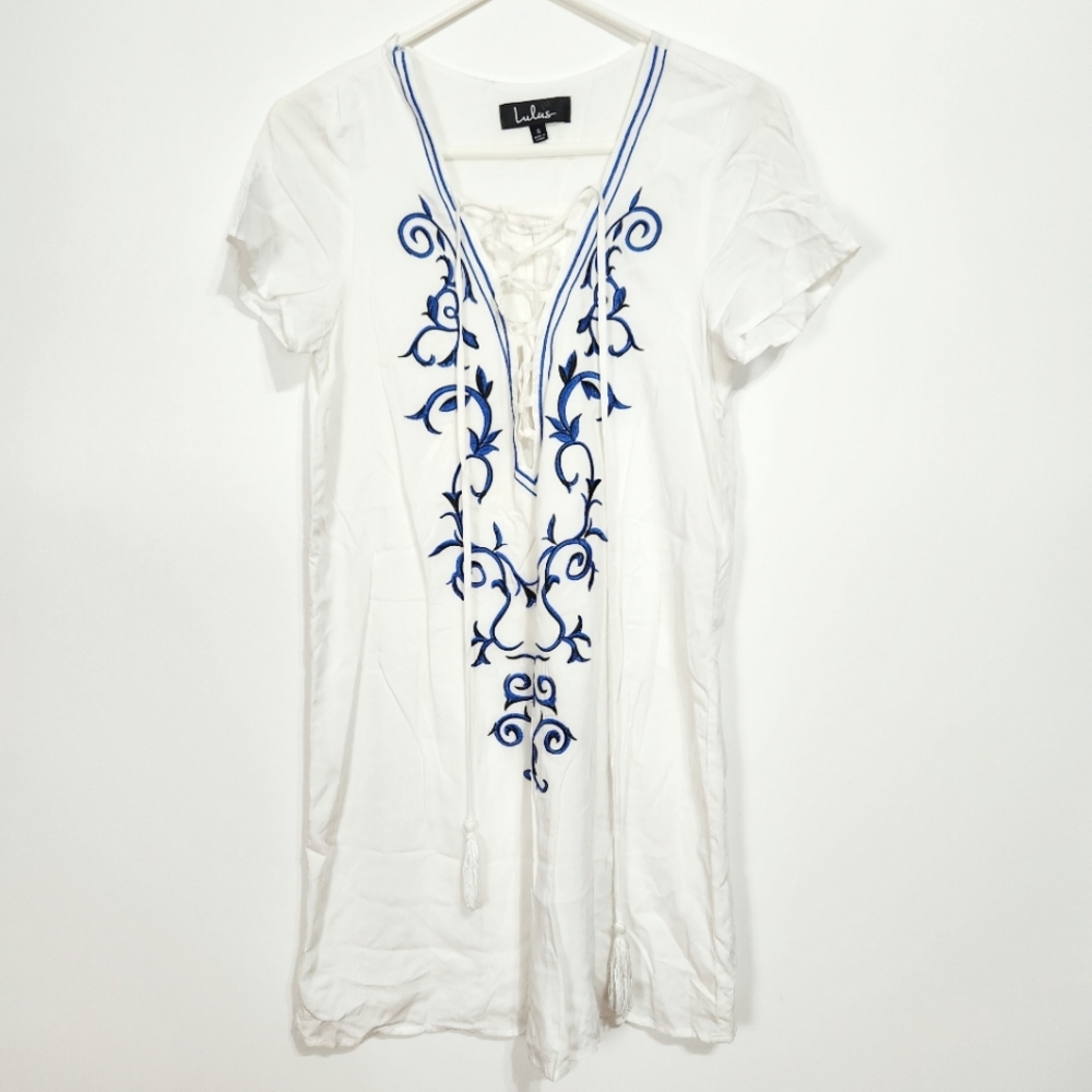 Lulu's | Embroidered Shift Dress White Blue Small